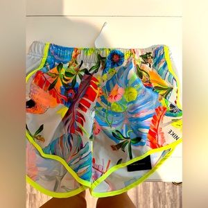 New with tag women’s running shorts size small